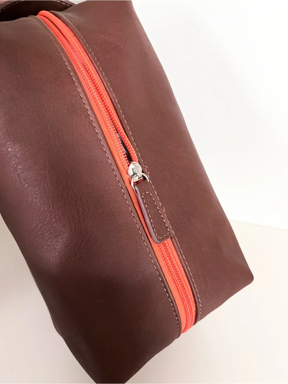 Saks toiletries case